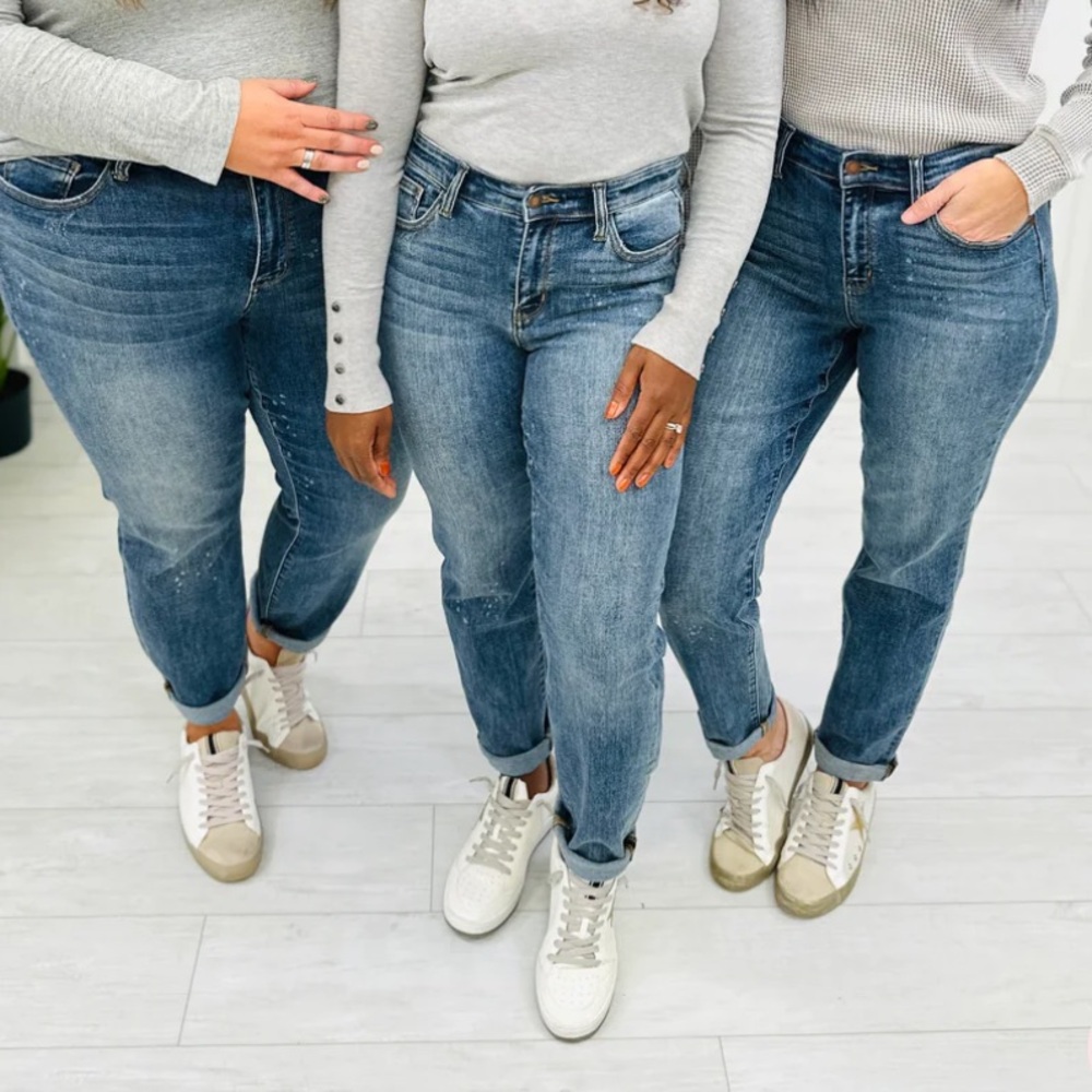 Judy Blue Bleach Vibes, bleach splatter boyfriend jeans. Size 18W.